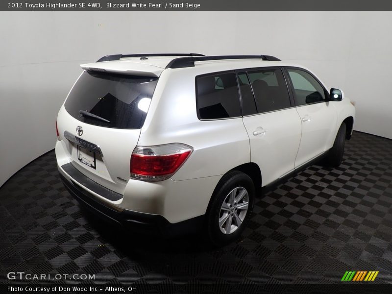 Blizzard White Pearl / Sand Beige 2012 Toyota Highlander SE 4WD