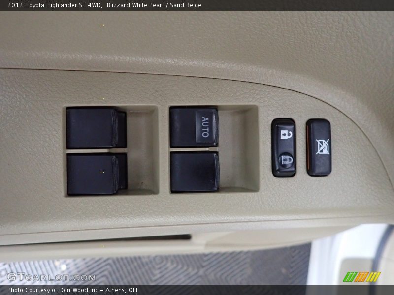 Blizzard White Pearl / Sand Beige 2012 Toyota Highlander SE 4WD