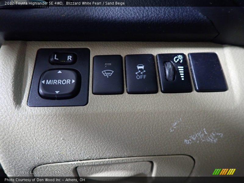 Blizzard White Pearl / Sand Beige 2012 Toyota Highlander SE 4WD