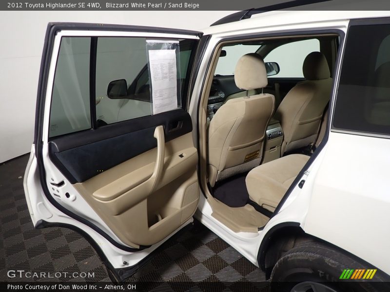 Blizzard White Pearl / Sand Beige 2012 Toyota Highlander SE 4WD
