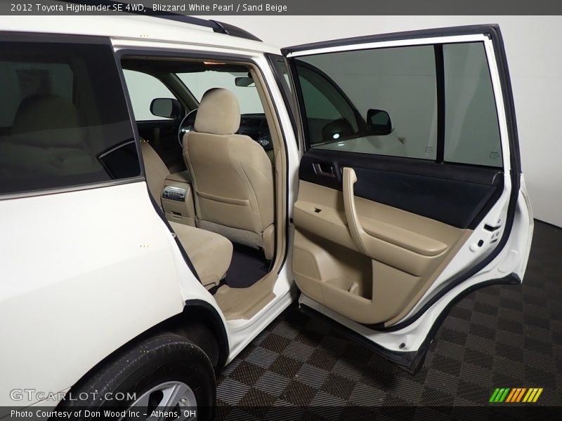 Blizzard White Pearl / Sand Beige 2012 Toyota Highlander SE 4WD