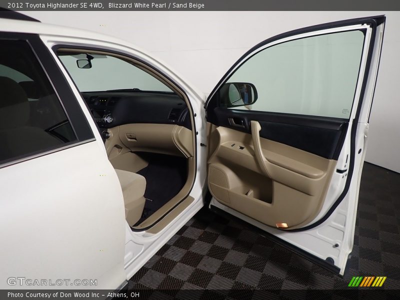 Blizzard White Pearl / Sand Beige 2012 Toyota Highlander SE 4WD