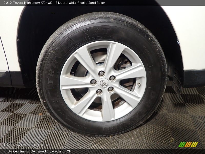 Blizzard White Pearl / Sand Beige 2012 Toyota Highlander SE 4WD