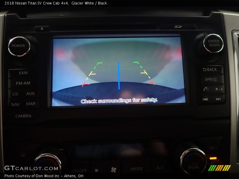 Glacier White / Black 2018 Nissan Titan SV Crew Cab 4x4