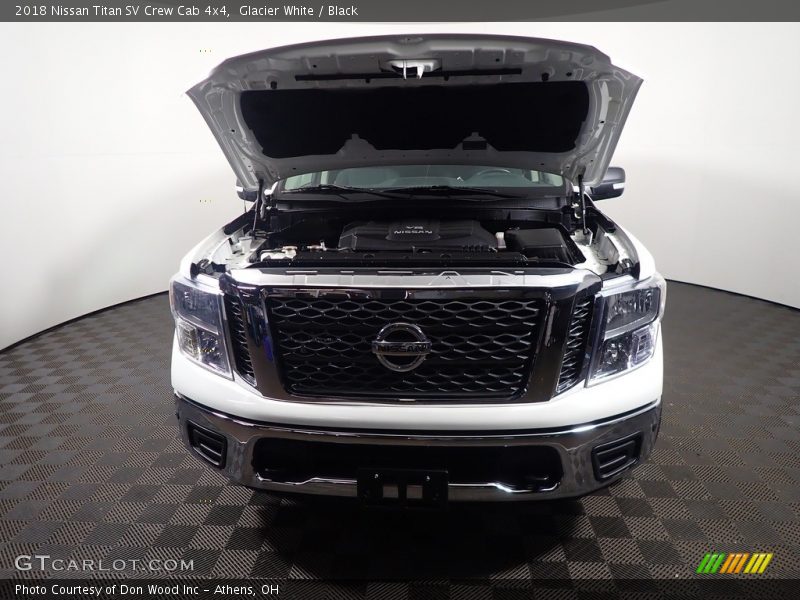 Glacier White / Black 2018 Nissan Titan SV Crew Cab 4x4