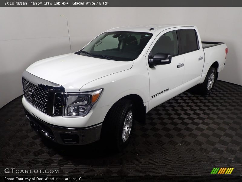Glacier White / Black 2018 Nissan Titan SV Crew Cab 4x4