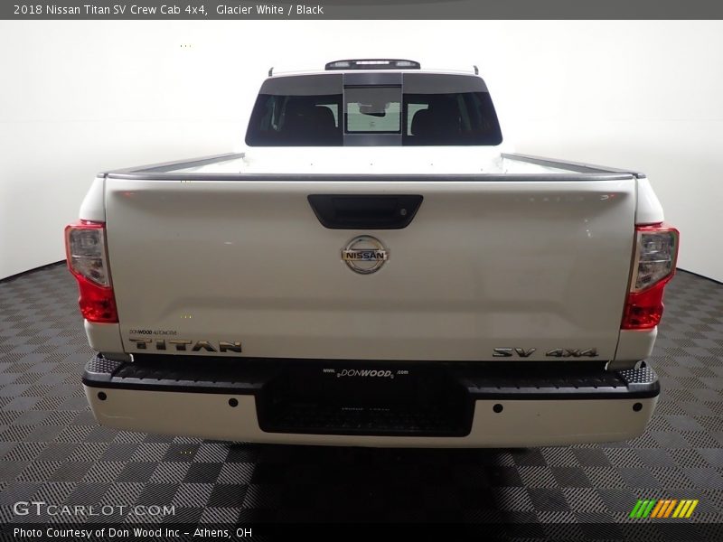 Glacier White / Black 2018 Nissan Titan SV Crew Cab 4x4