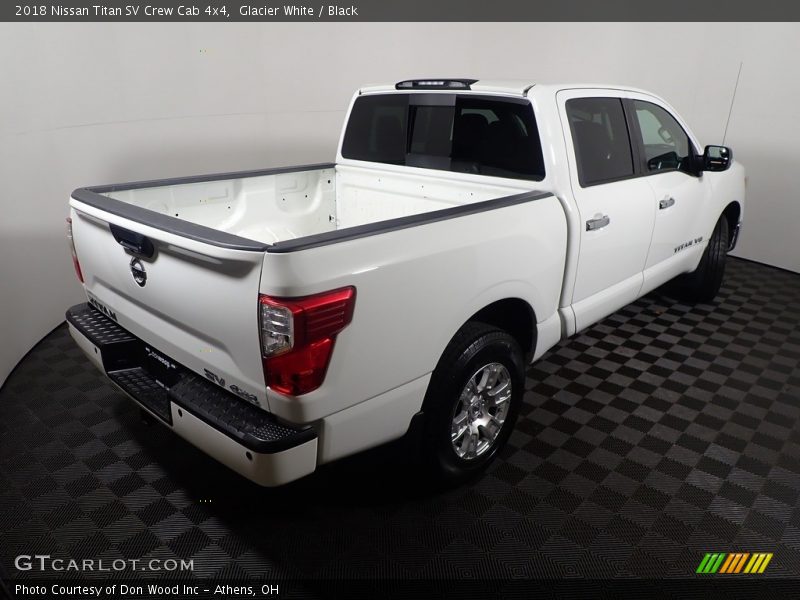 Glacier White / Black 2018 Nissan Titan SV Crew Cab 4x4