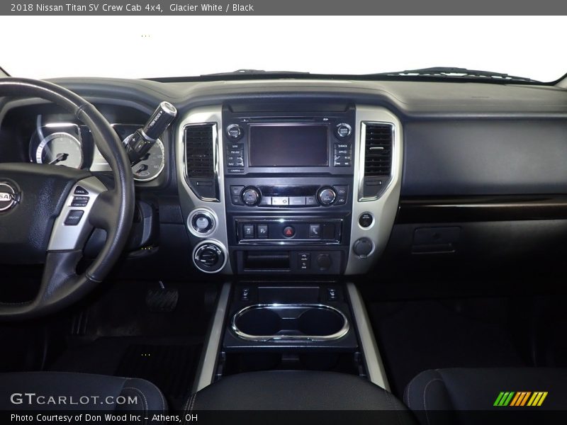 Glacier White / Black 2018 Nissan Titan SV Crew Cab 4x4