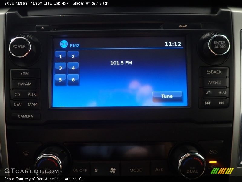 Glacier White / Black 2018 Nissan Titan SV Crew Cab 4x4