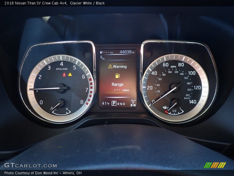 Glacier White / Black 2018 Nissan Titan SV Crew Cab 4x4