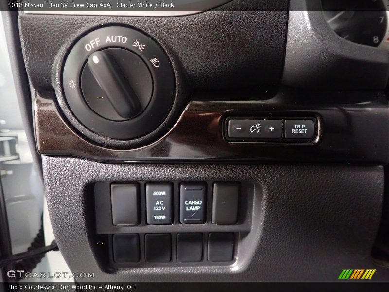 Glacier White / Black 2018 Nissan Titan SV Crew Cab 4x4