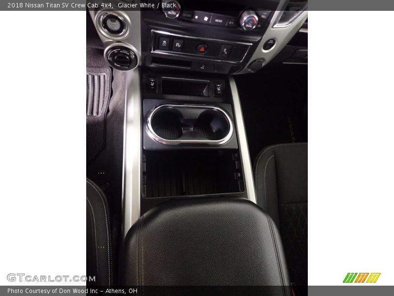 Glacier White / Black 2018 Nissan Titan SV Crew Cab 4x4