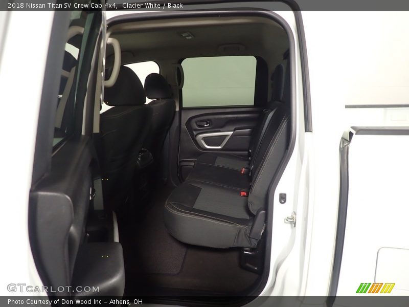 Glacier White / Black 2018 Nissan Titan SV Crew Cab 4x4