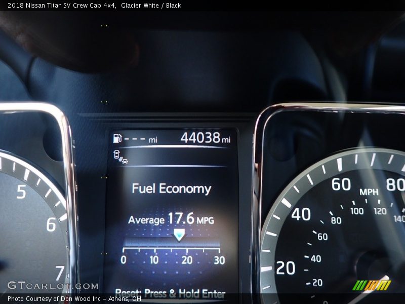 Glacier White / Black 2018 Nissan Titan SV Crew Cab 4x4