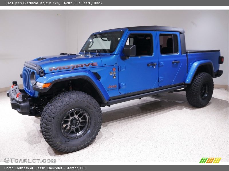 Front 3/4 View of 2021 Gladiator Mojave 4x4