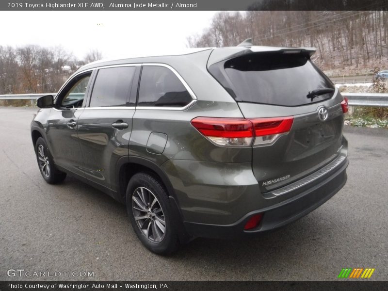 Alumina Jade Metallic / Almond 2019 Toyota Highlander XLE AWD