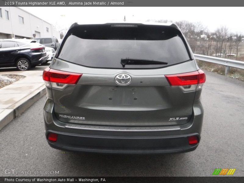 Alumina Jade Metallic / Almond 2019 Toyota Highlander XLE AWD