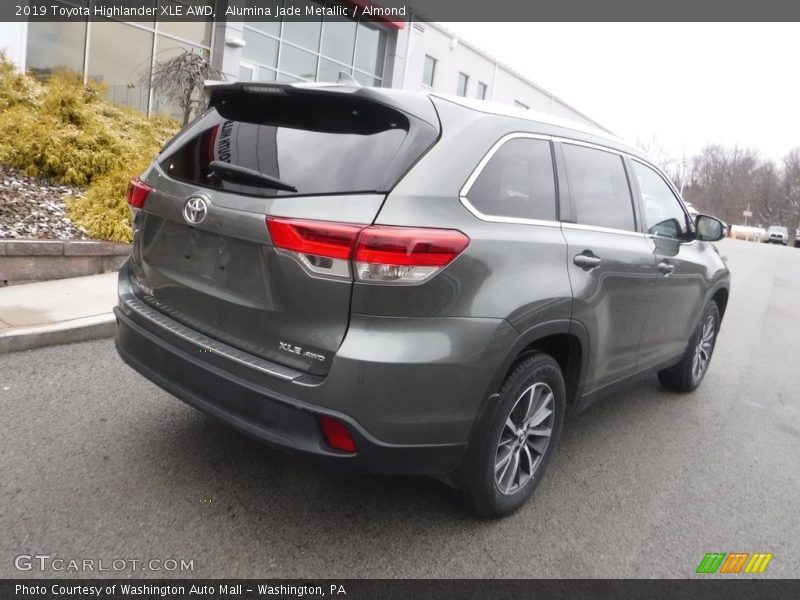 Alumina Jade Metallic / Almond 2019 Toyota Highlander XLE AWD