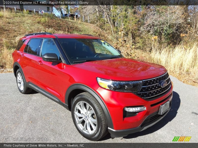 Front 3/4 View of 2020 Explorer XLT 4WD