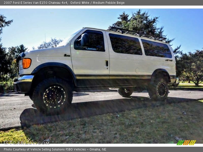 Oxford White / Medium Pebble Beige 2007 Ford E Series Van E150 Chateau 4x4