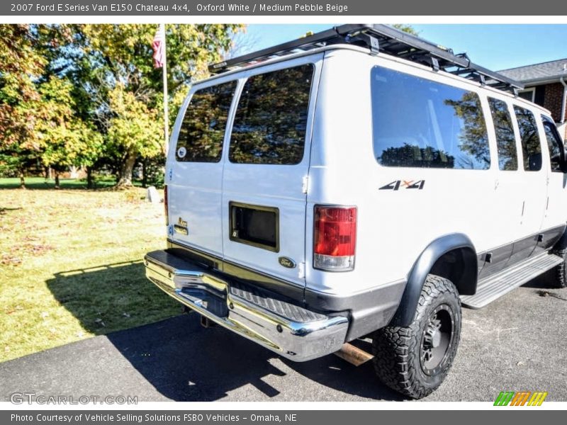 Oxford White / Medium Pebble Beige 2007 Ford E Series Van E150 Chateau 4x4
