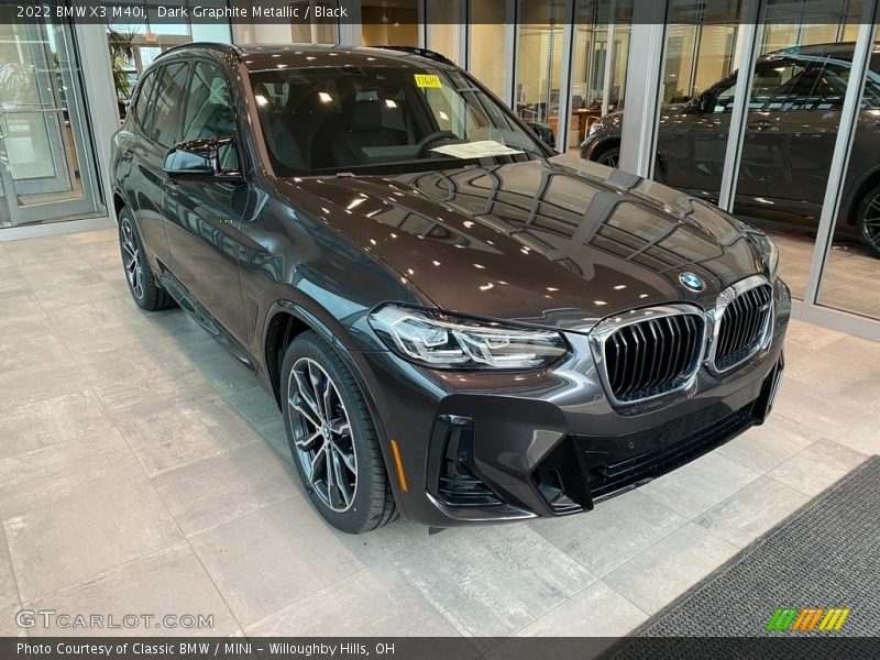 Front 3/4 View of 2022 X3 M40i