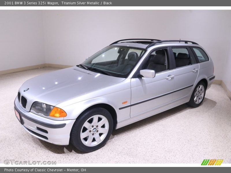 Front 3/4 View of 2001 3 Series 325i Wagon