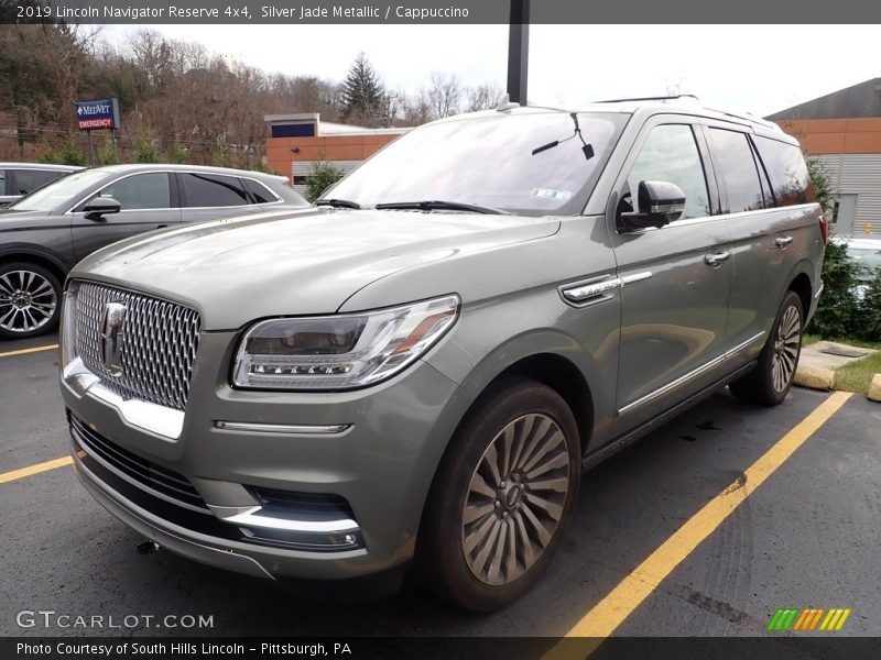 Front 3/4 View of 2019 Navigator Reserve 4x4