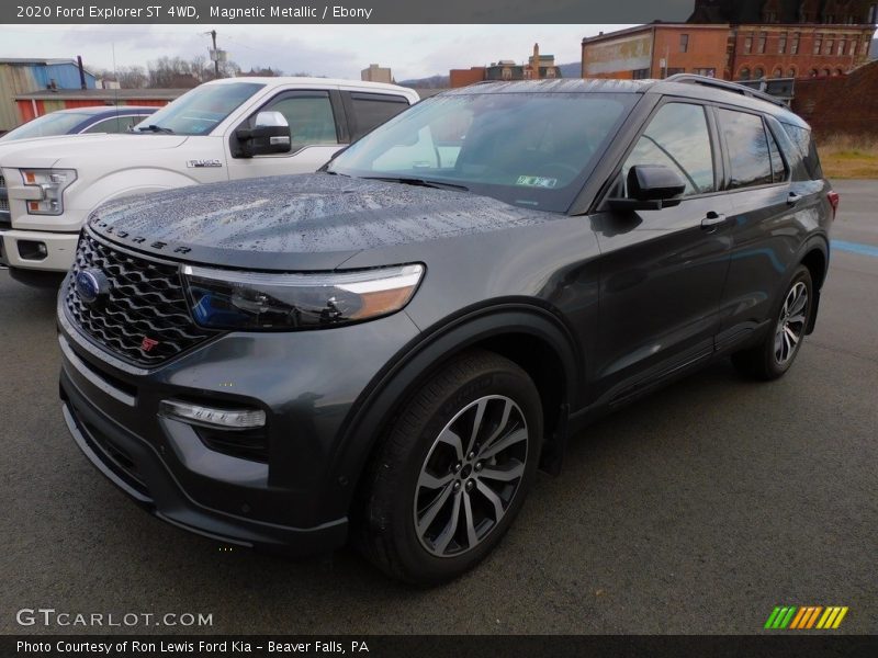 Front 3/4 View of 2020 Explorer ST 4WD