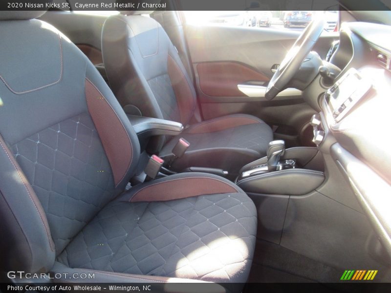 Cayenne Red Metallic / Charcoal 2020 Nissan Kicks SR