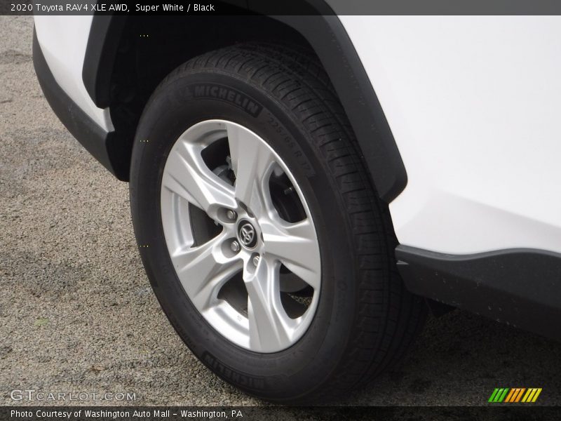 Super White / Black 2020 Toyota RAV4 XLE AWD