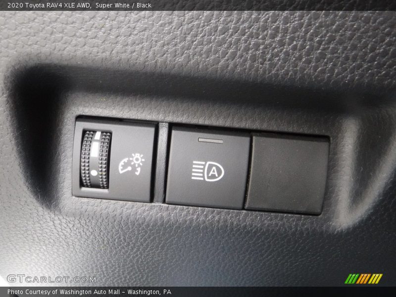 Super White / Black 2020 Toyota RAV4 XLE AWD