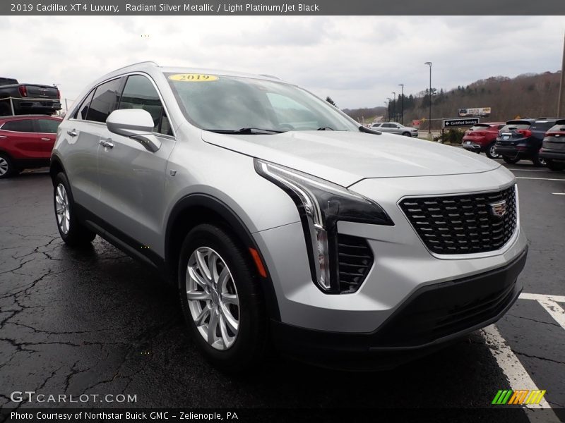 Radiant Silver Metallic / Light Platinum/Jet Black 2019 Cadillac XT4 Luxury