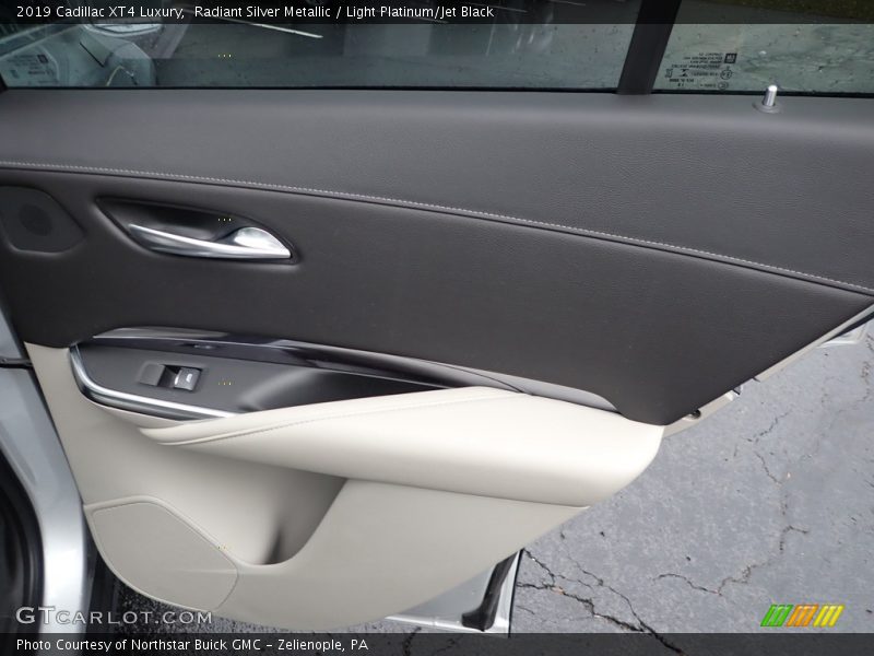 Radiant Silver Metallic / Light Platinum/Jet Black 2019 Cadillac XT4 Luxury