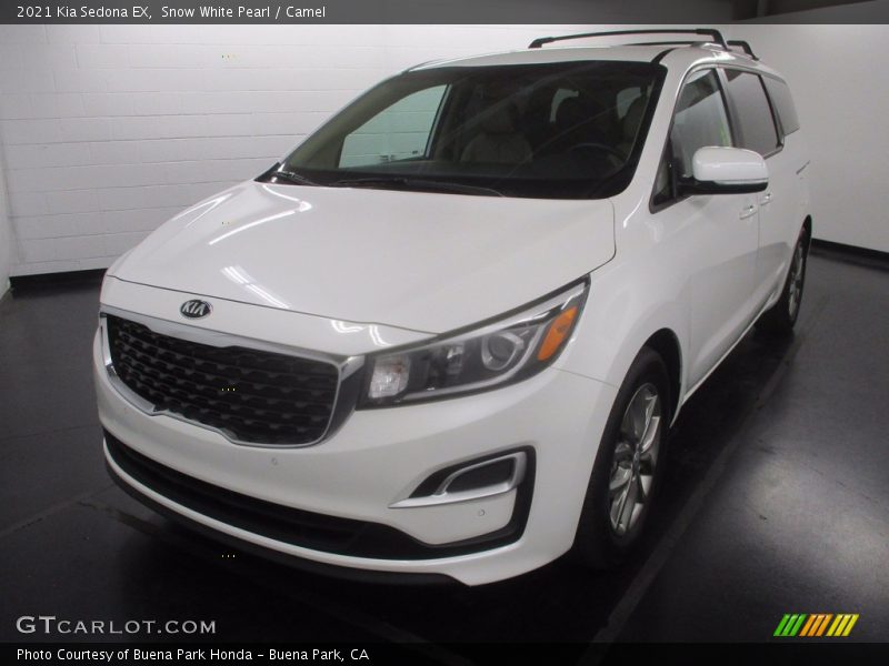 Snow White Pearl / Camel 2021 Kia Sedona EX