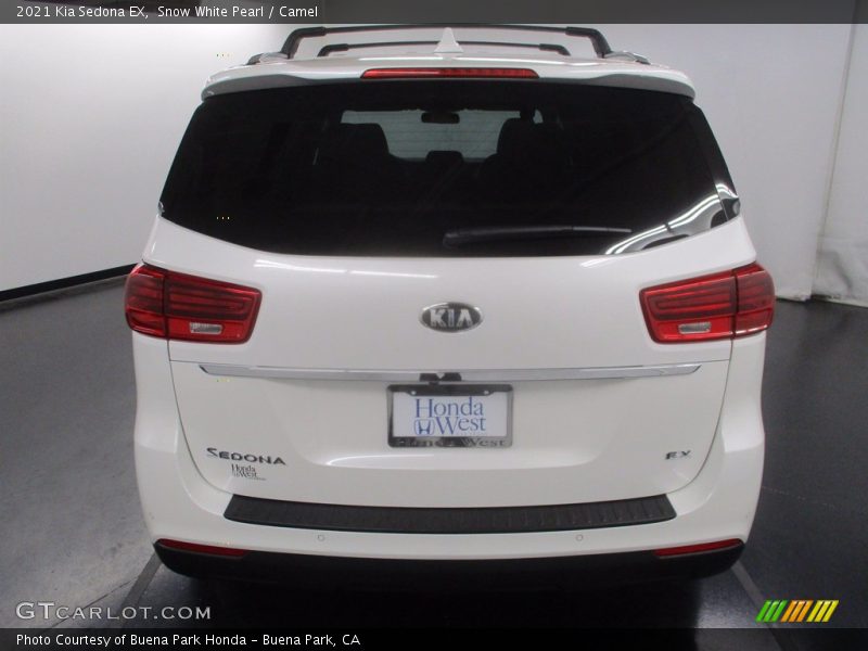 Snow White Pearl / Camel 2021 Kia Sedona EX