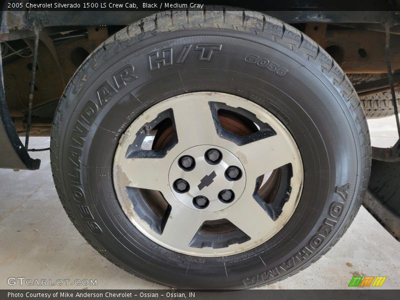 Black / Medium Gray 2005 Chevrolet Silverado 1500 LS Crew Cab