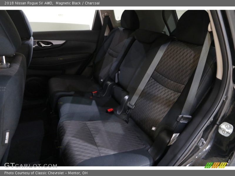 Magnetic Black / Charcoal 2018 Nissan Rogue SV AWD