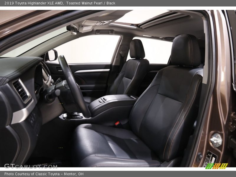 Toasted Walnut Pearl / Black 2019 Toyota Highlander XLE AWD