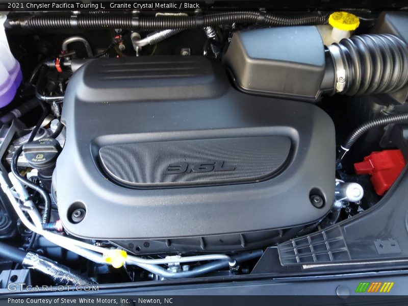 Granite Crystal Metallic / Black 2021 Chrysler Pacifica Touring L
