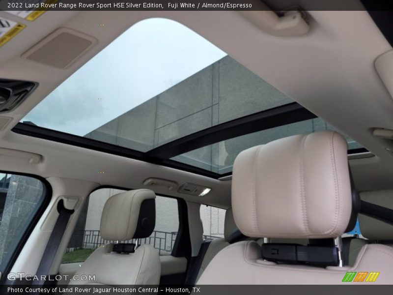 Sunroof of 2022 Range Rover Sport HSE Silver Edition
