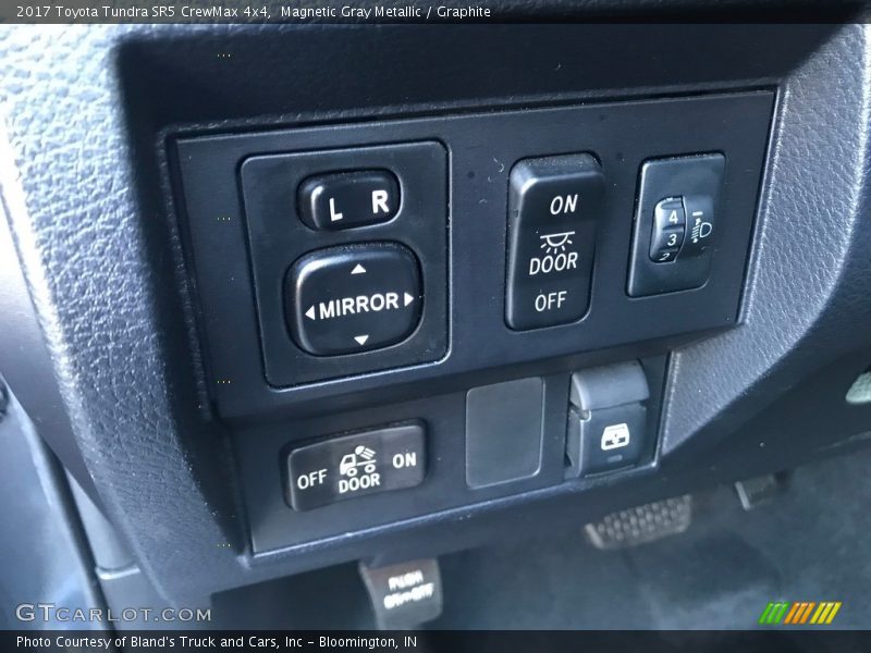 Magnetic Gray Metallic / Graphite 2017 Toyota Tundra SR5 CrewMax 4x4