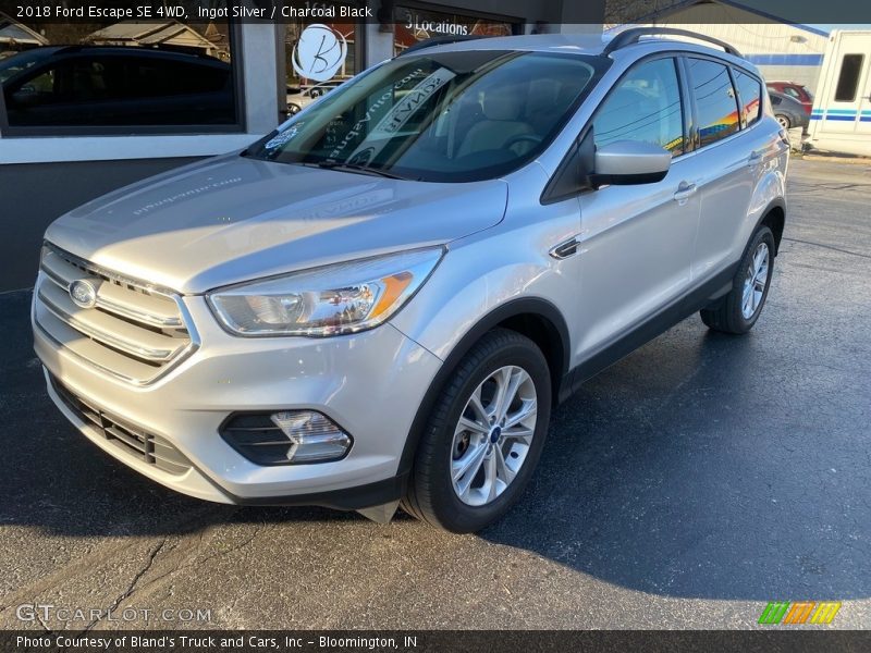 Ingot Silver / Charcoal Black 2018 Ford Escape SE 4WD