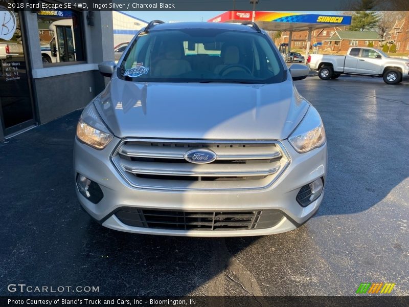 Ingot Silver / Charcoal Black 2018 Ford Escape SE 4WD