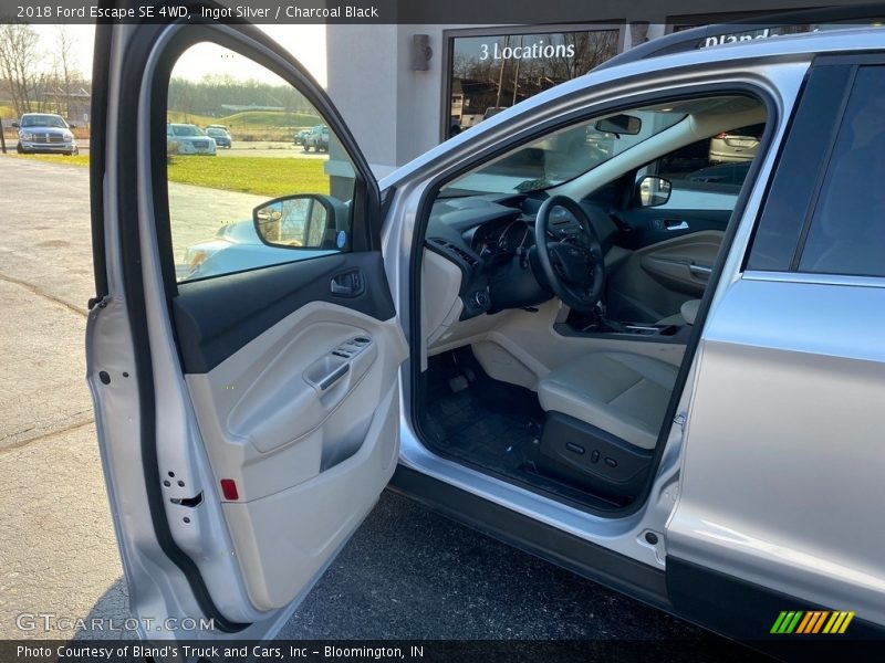 Ingot Silver / Charcoal Black 2018 Ford Escape SE 4WD