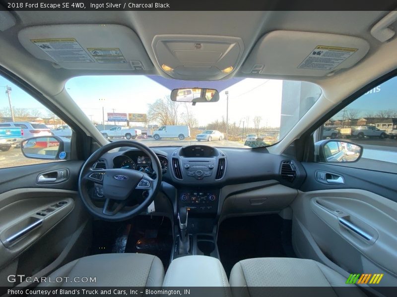 Ingot Silver / Charcoal Black 2018 Ford Escape SE 4WD