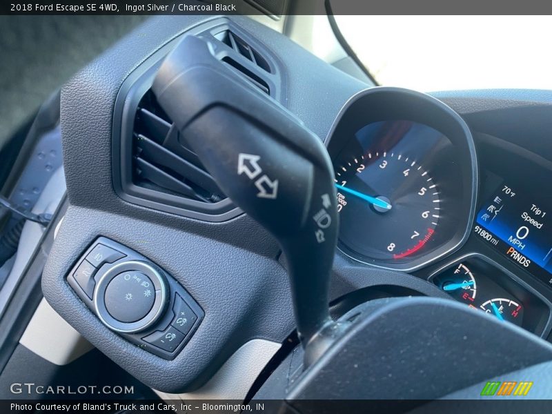 Ingot Silver / Charcoal Black 2018 Ford Escape SE 4WD