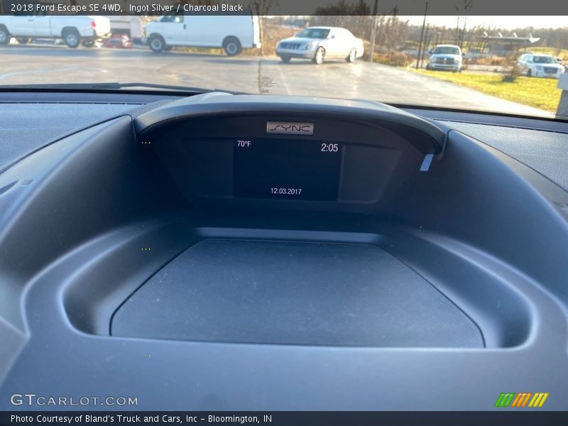 Ingot Silver / Charcoal Black 2018 Ford Escape SE 4WD