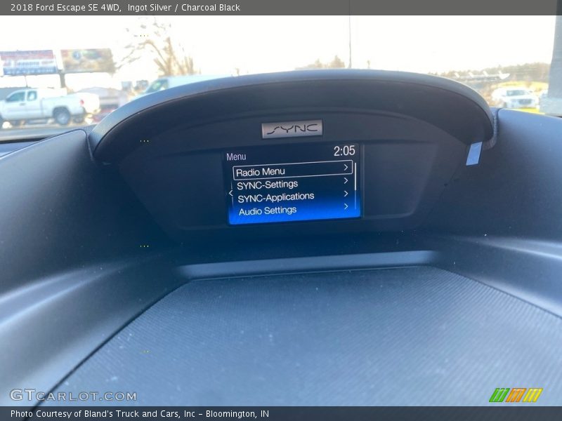 Ingot Silver / Charcoal Black 2018 Ford Escape SE 4WD